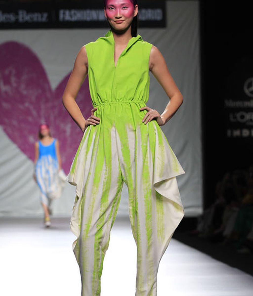 Ágata vuelve a jugar con el color