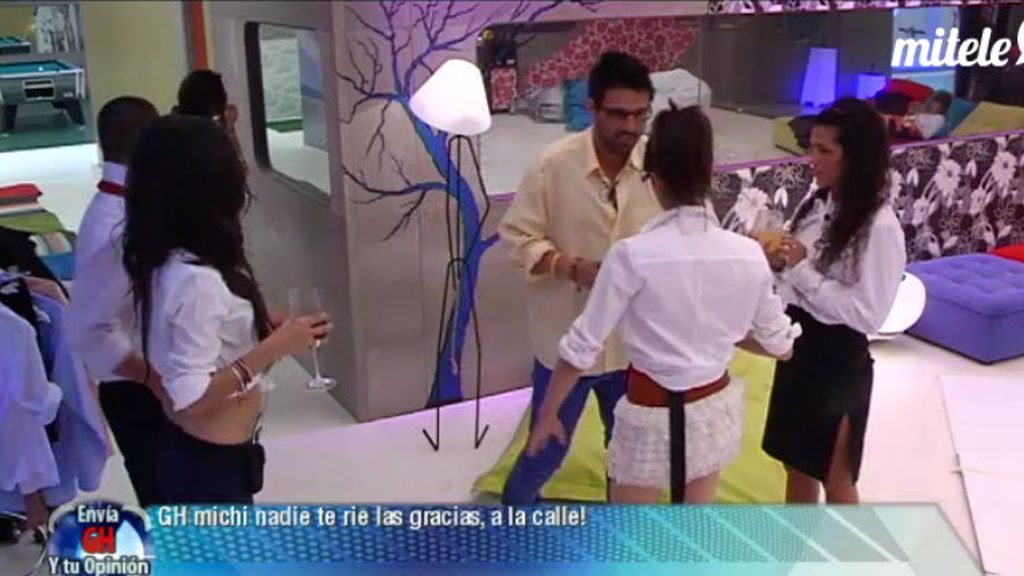 Marta y Cristian, muy juntitos en la fiesta de GH
