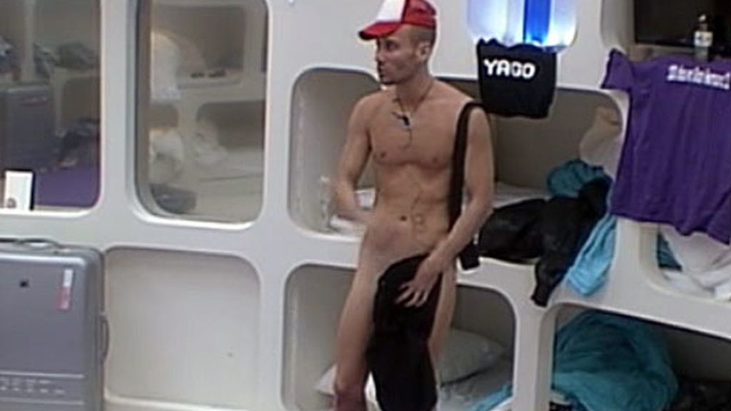 Yago se desnuda (¡del todo!)