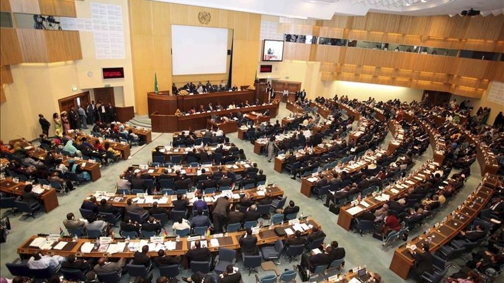 Vista general de los jefes de estado y de gobierno asistentes a la XVI Cumbre de la Unión Africana (UA) en Addis Abeba, Etiopía. EFE Vista general de los jefes de estado y de gobierno asistentes a la XVI Cumbre de la Unión Africana (UA) en Addis Abeba, Etiopía. EFE