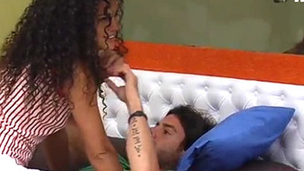 ¡Aless y Noe comparten cama!