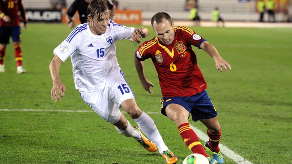 España domina de principio a fin el partido ante Finlandia