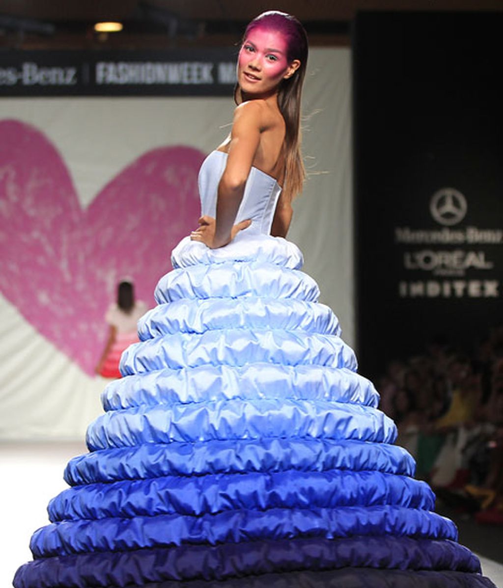 Ágata vuelve a jugar con el color