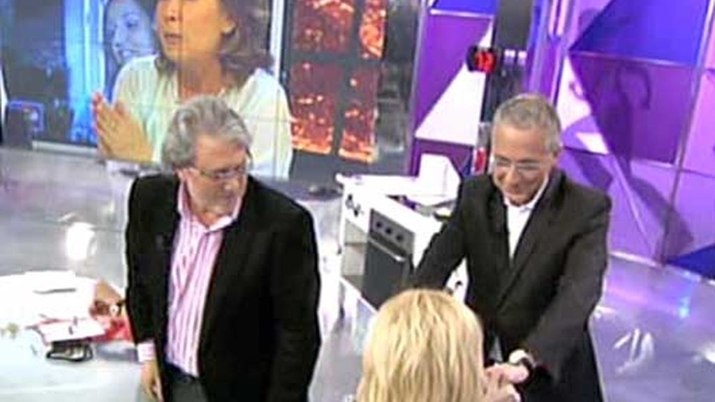 Javier Sardá visita el plató de 'Sálvame'