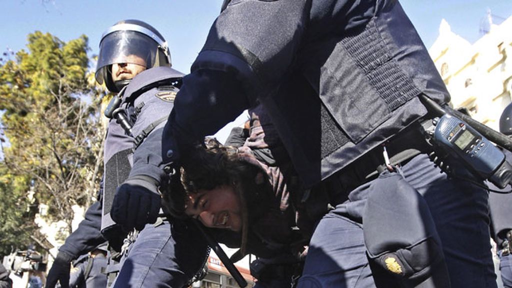 Disturbios entre policía y estudiantes en Valencia