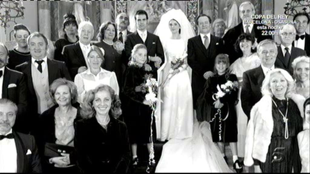 Narra la vida de Carmen desde su niñez hasta convertirse en 'La Divina'