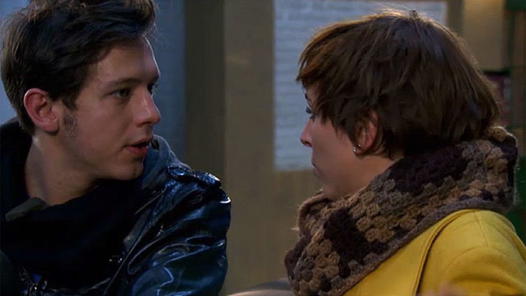 Natalia mete en su vida a Lolo, pero él no sabe que es su hermano...