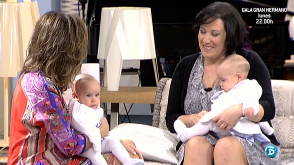 Nuria y Marta nacieron unidas por el abdomen y fueron separadas en Barcelona hace un mes