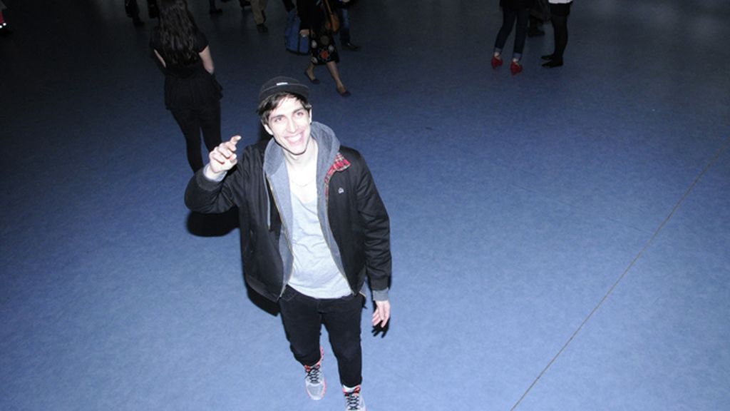 El modelo Miguel Esquide, sorprendido por nuestra cámara en la entrada del Cibelespacio