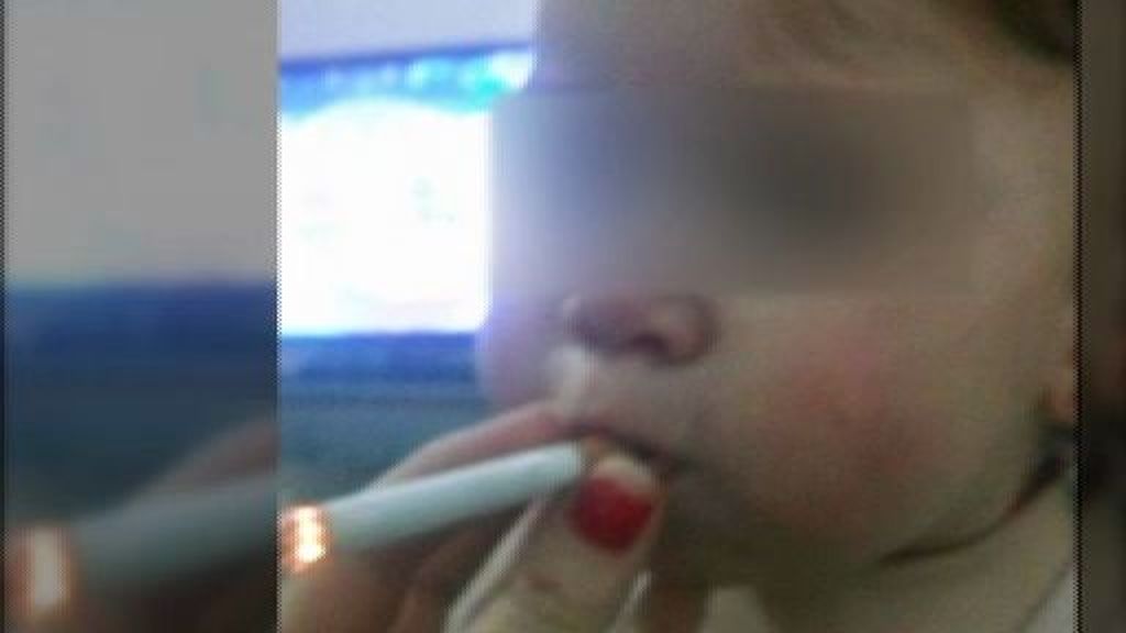 Una madre cuelga en Instagram la foto de su bebé fumando