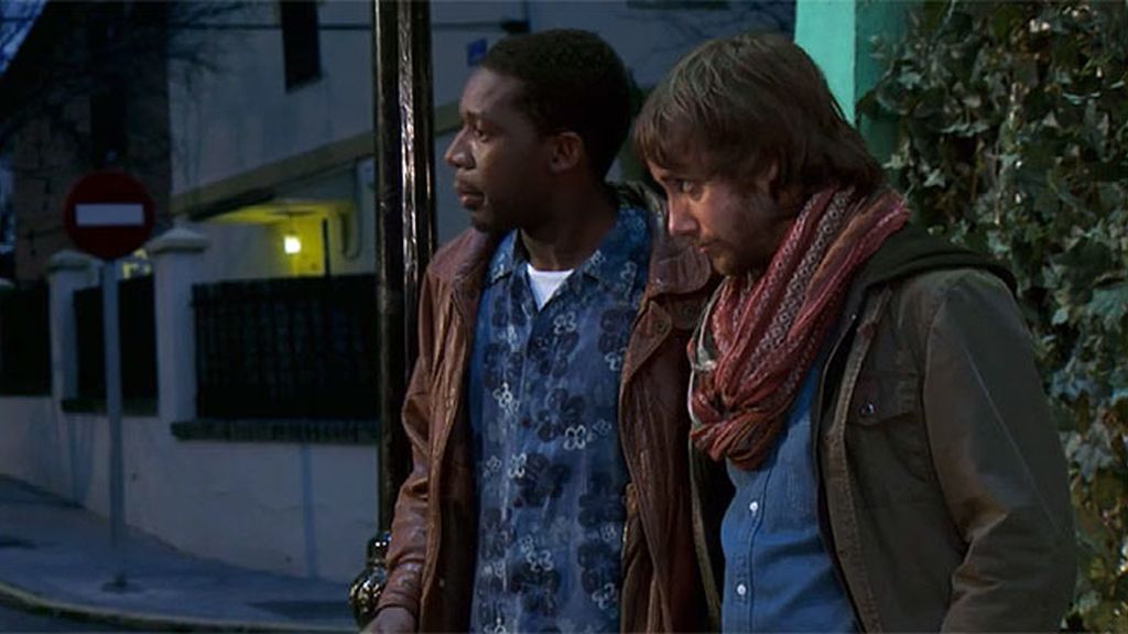 Natalia mete en su vida a Lolo, pero él no sabe que es su hermano...