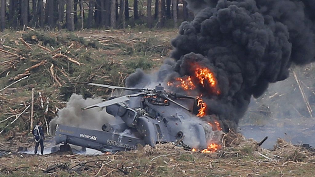 Espectacular accidente de helicóptero durante una competición aérea