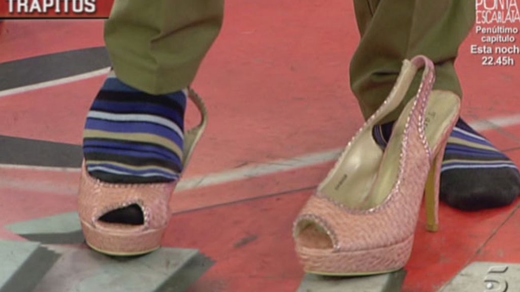 J. J. se calza los tacones de la Esteban