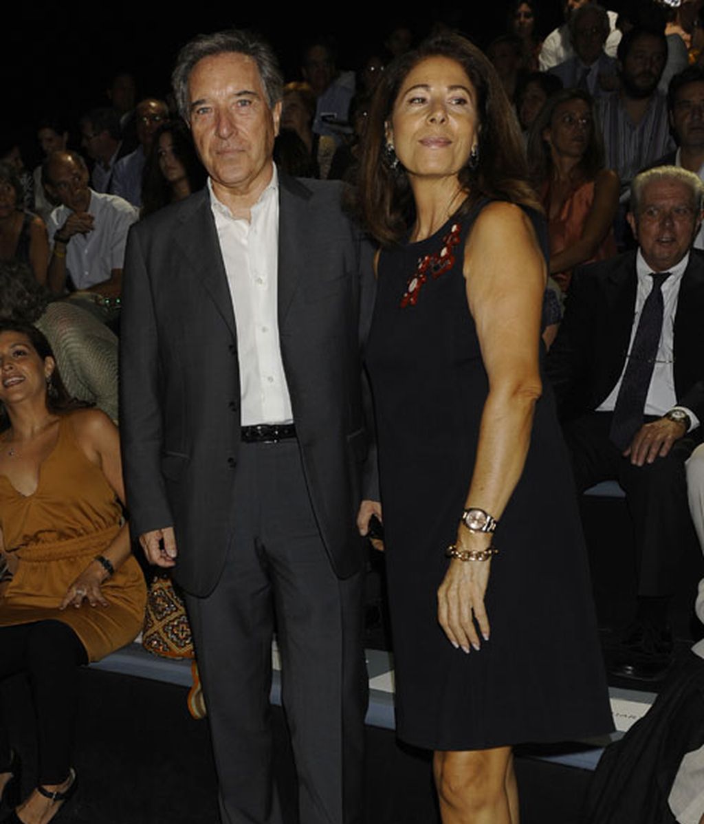 Desfile de famosos en Cibeles 2011