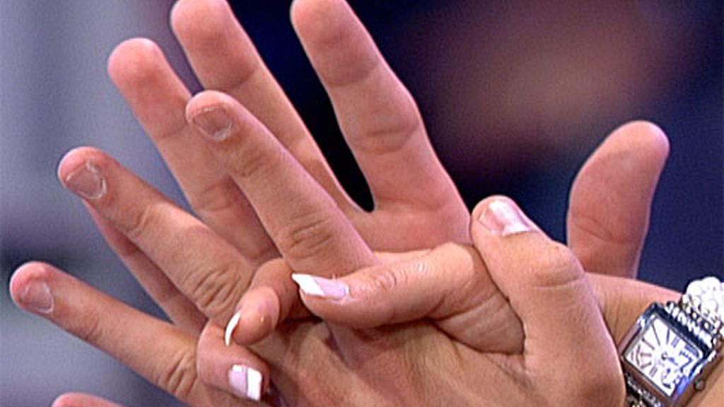 Un tronista entre dos pretendientas