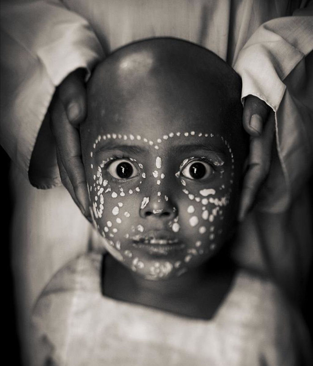 Imagen facilitada por premios fotográficos Sony 2011 del fotógrafo español Javier Arcenillas, galardonado hoy con dos premios Sony World. EFE