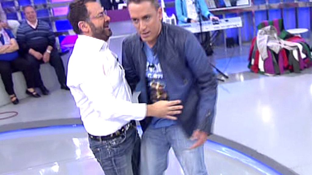 El equipo se desmadra analizando el encuentro de Alesandro y Noemí