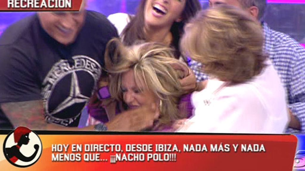 La recreación del beso entre J.J. y la madre de Aída