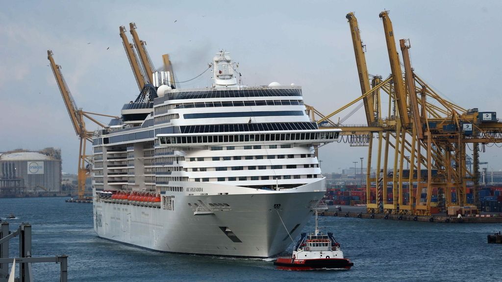 Atraca en el puerto de Barcelona el crucero MSC Splendia