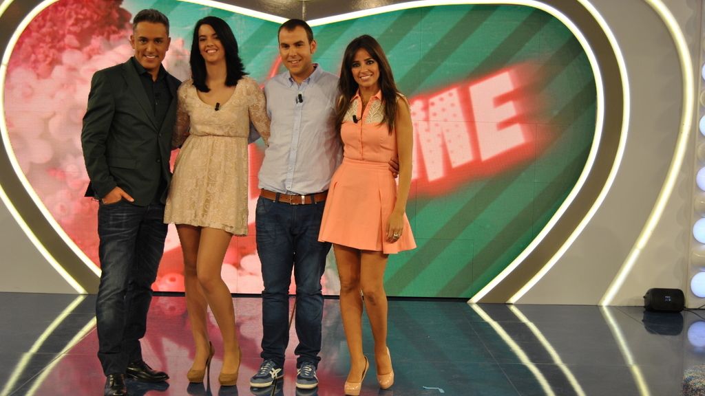 Kiko Hernández y Carmen Alcayde, presentadores de 'Las bodas de Sálvame'