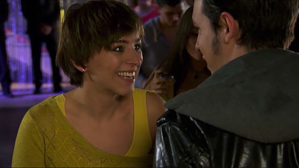 Natalia mete en su vida a Lolo, pero él no sabe que es su hermano...