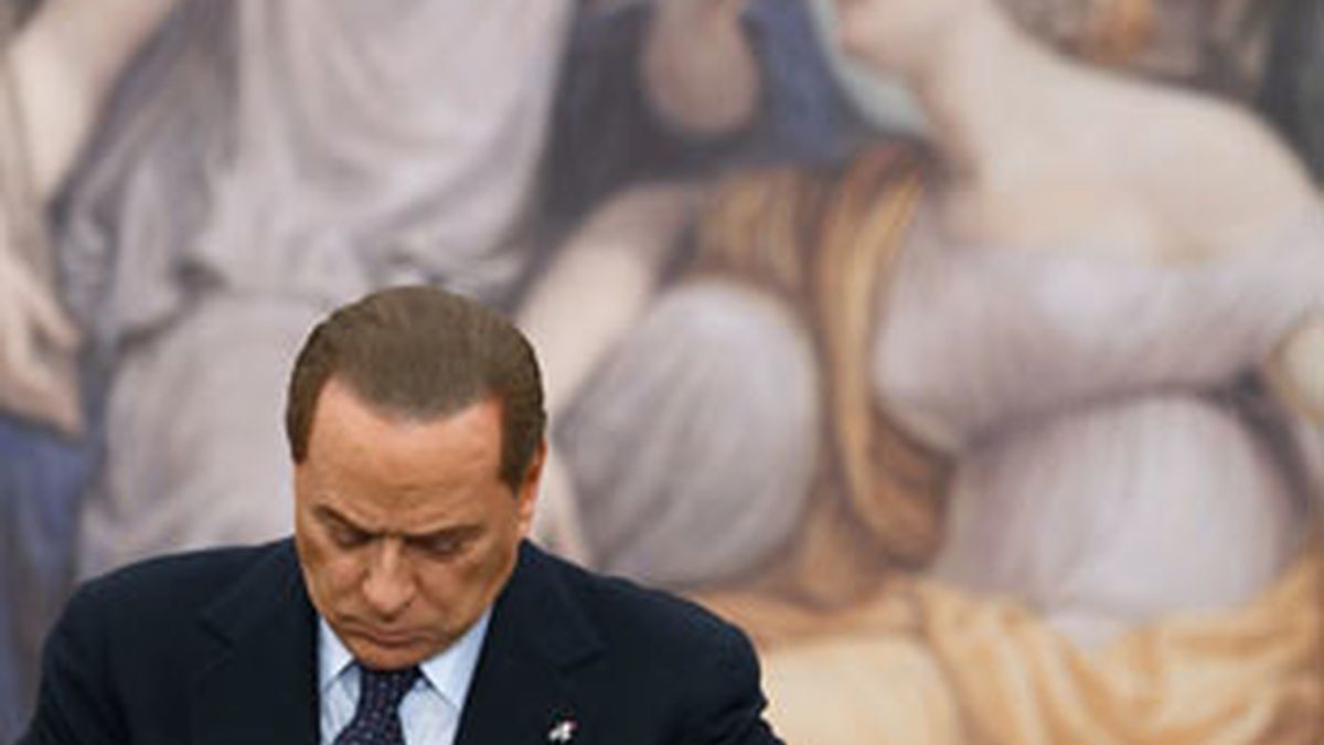 El primer ministro italiano, Silvio Berlusconi, sufre una gran derrota en el cuádruple referéndum. Foto: Reuters