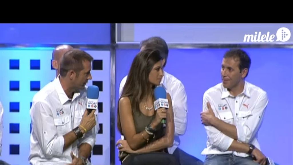 Vasile, J.J. Santos, Manu, Sara, Casillas, Iniesta, Del Bosque, en la presentación