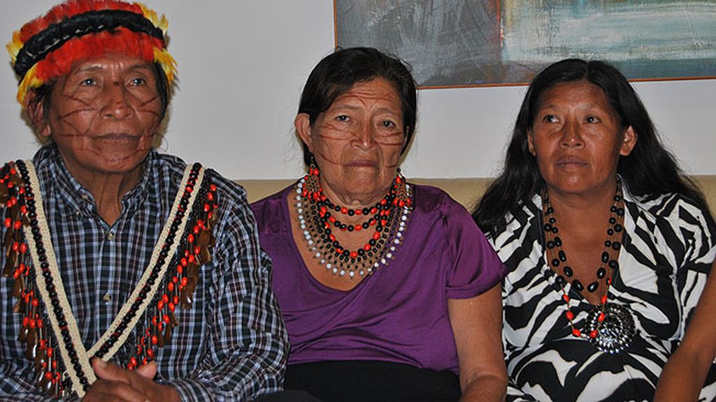 Junto a los Merino, los Shiwiar recorren las instalaciones de la cadena