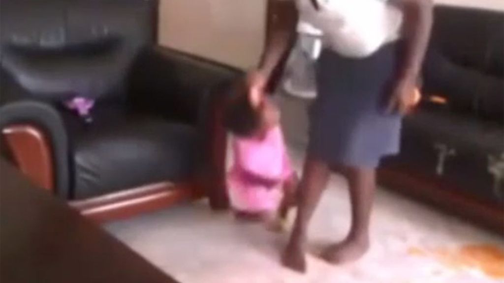 Detenido por agredir a la cuidadora de su hija tras comprobar que la maltrataba