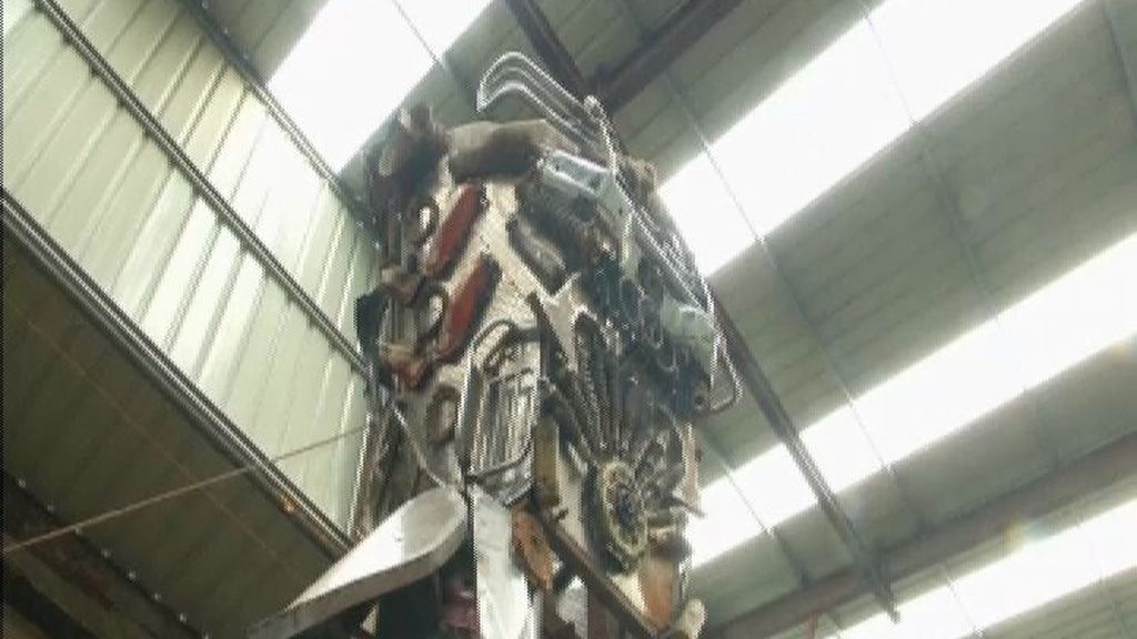 Un taller en China convierte coches en transformers