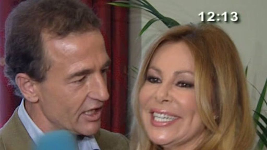 Lequio debutó como reportero de 'AR' en la presentación del libro de Ana Obregón