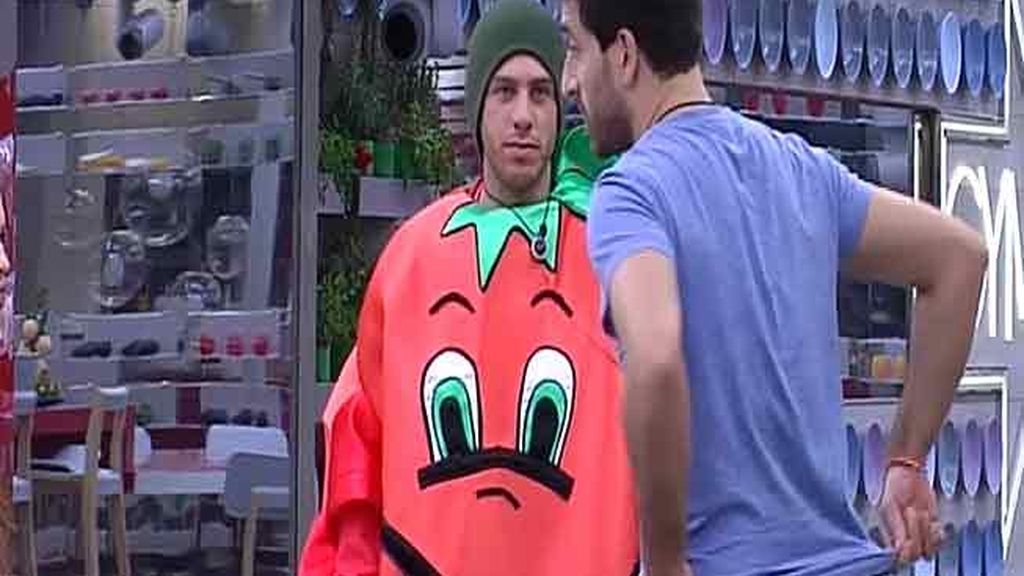 Los concursantes se disfrazan de la mascota del Mundial del ’82