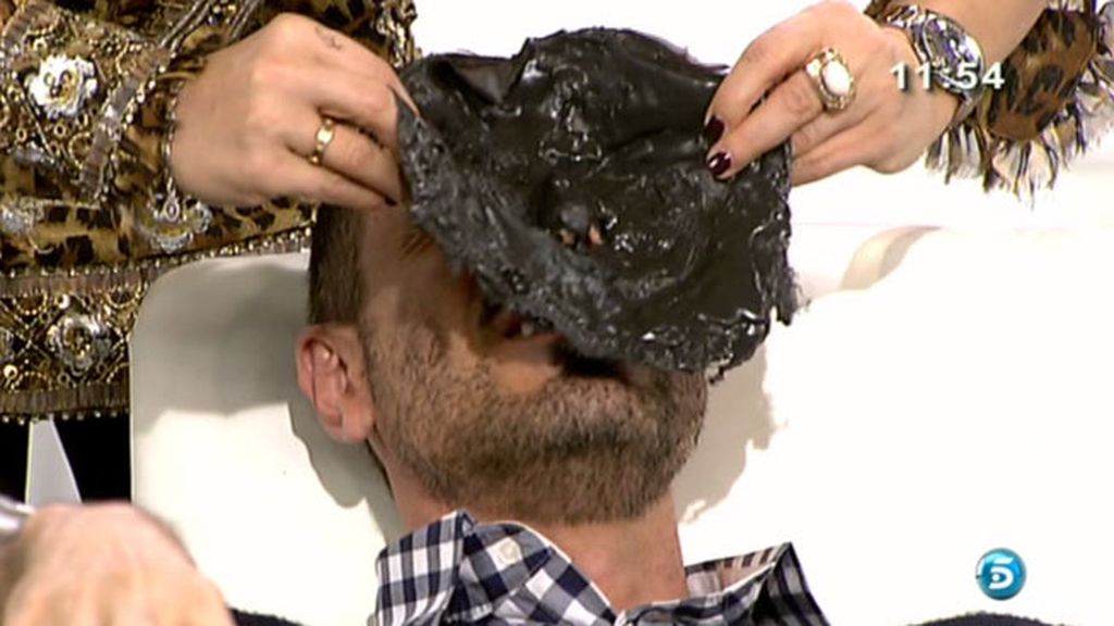 Ana Rosa Quintana y Cristina Tárrega le han puesto una mascarilla