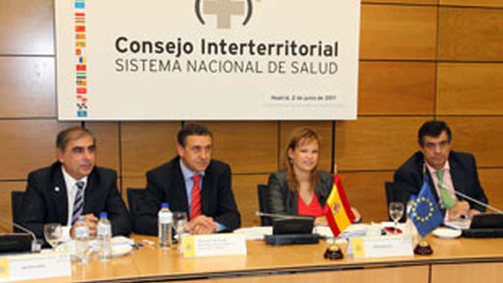 En la foto la Ministra de Sanidad, Política Social e Igualdad , Leire Pajín , acompañada por José Martínez Olmos, Secretario General de Sanidad, Josep Puxeu, Secretario de Estado de Medio Rural y Agua y Roberto Sabrido, Presidente de la Agencia Española de Seguridad Alimentaria y Nutrición. Foto: Ministerio de Sanidad Política Social e Igualdad En la foto la Ministra de Sanidad, Política Social e Igualdad , Leire Pajín , acompañada por José Martínez Olmos, Secretario General de Sanidad, Josep Puxeu, Secretario de Estado de Medio Rural y Agua y Roberto Sabrido, Presidente de la Agencia Española de Seguridad Alimentaria y Nutrición. Foto: Ministerio de Sanidad Política Social e Igualdad