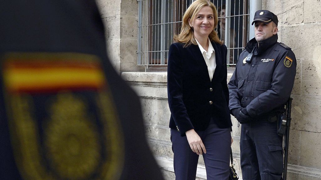 La Infanta Cristina, en el banquillo más próximo a la prensa en el juicio del caso Nóos