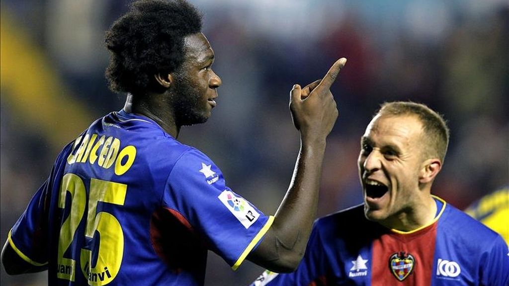 El delantero ecuatoriano del Levante Felipe Caicedo (i) celebra un gol junto a su compañero Juanlu Gómez. EFE/Archivo El delantero ecuatoriano del Levante Felipe Caicedo (i) celebra un gol junto a su compañero Juanlu Gómez. EFE/Archivo