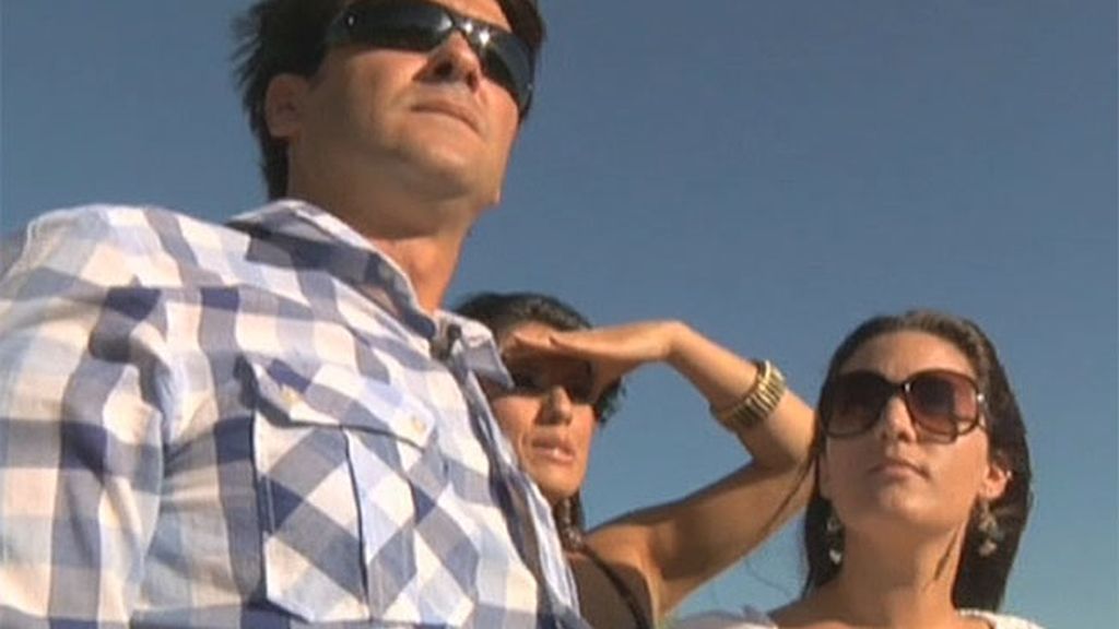 Luis presenta a sus pretendientas a 'su otra familia'