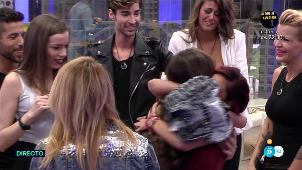 Miguel flipa con el abrazo de Bea a Adara