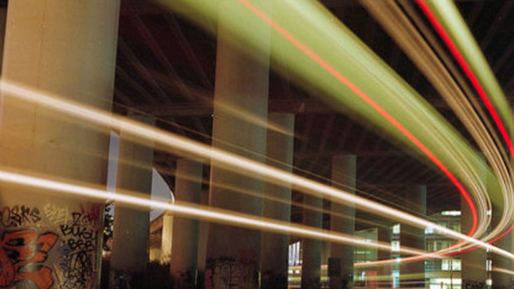 Haz de luz en las vías