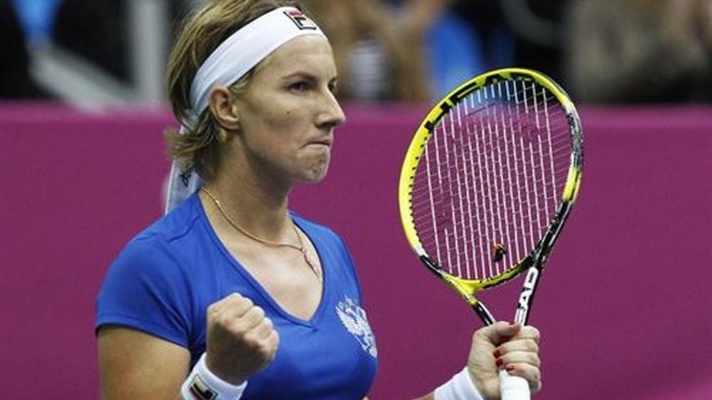 La tenista rusa Esvetlana Kuznetsova celebra un tanto sobre la española Silvia Soler- Espinosa La tenista rusa Esvetlana Kuznetsova celebra un tanto sobre la española Silvia Soler- Espinosa