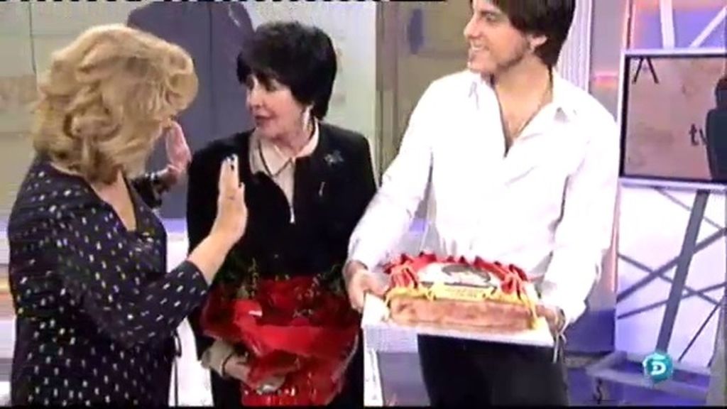 Concha Velasco sopla las velas de su 75 cumpleaños en '¡Qué tiempo tan feliz!'