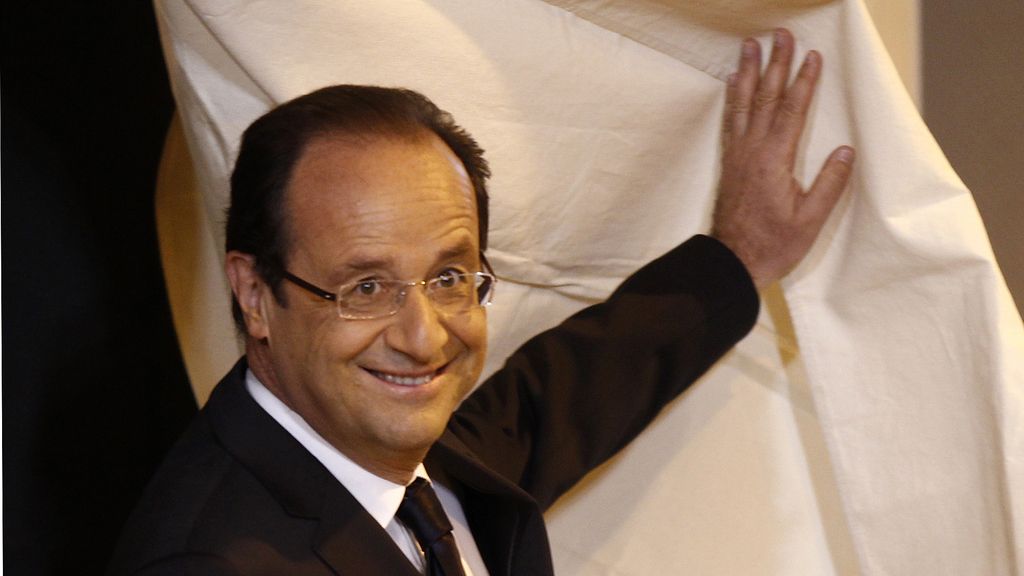 El candidato socialista François Hollande vota en Tulle