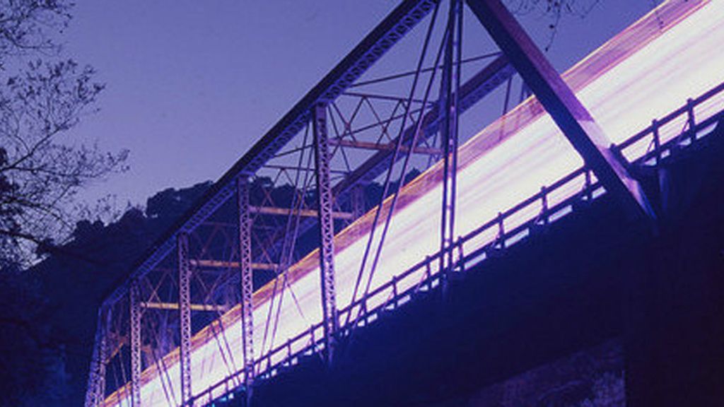 Haz de luz en las vías