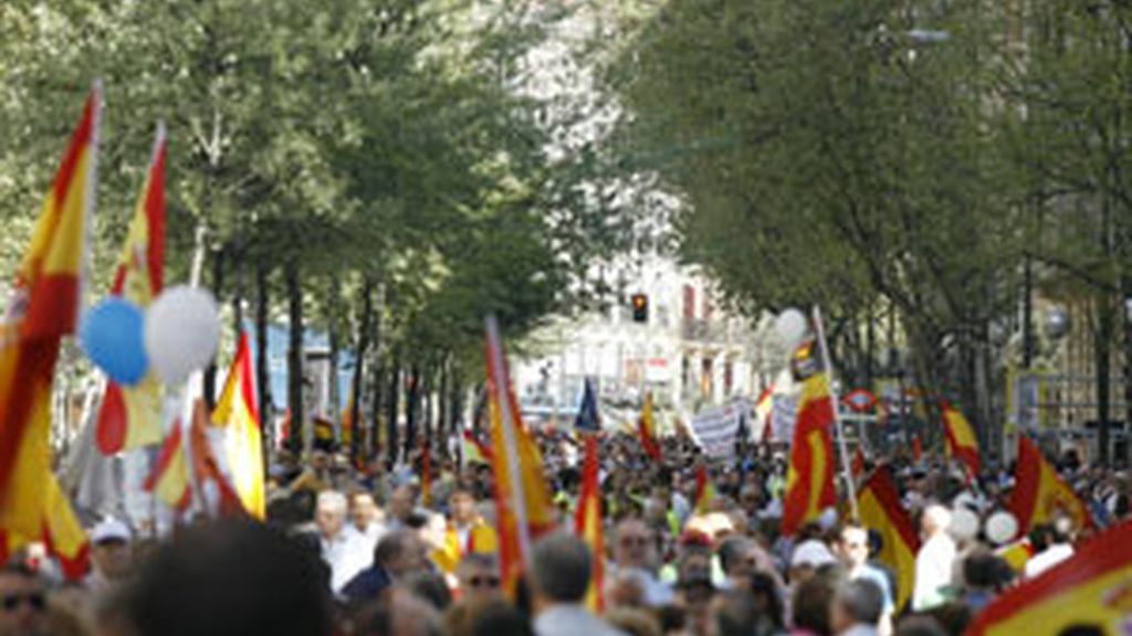 Miles de personashan participado en la manifestación convocada en Madrid por la Asociación Víctimas del Terrorismo (AVT). Vídeo: ATLAS