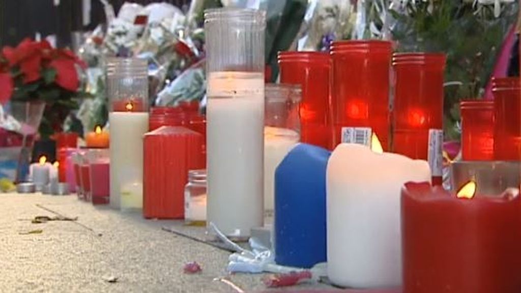 Homenaje a las víctimas de París en la embajada francesa de Madrid