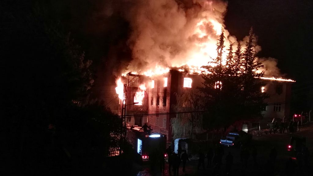 Una docena de muertos en el incendio de una residencia estudiantil en Turquía