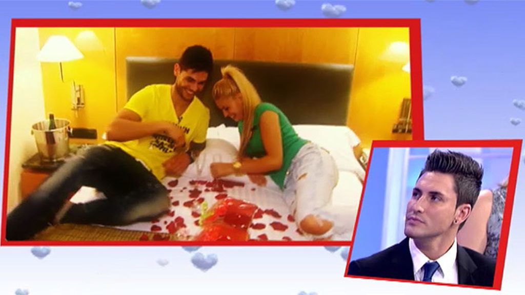 Ainhoa, una más entre los amigos de Erik