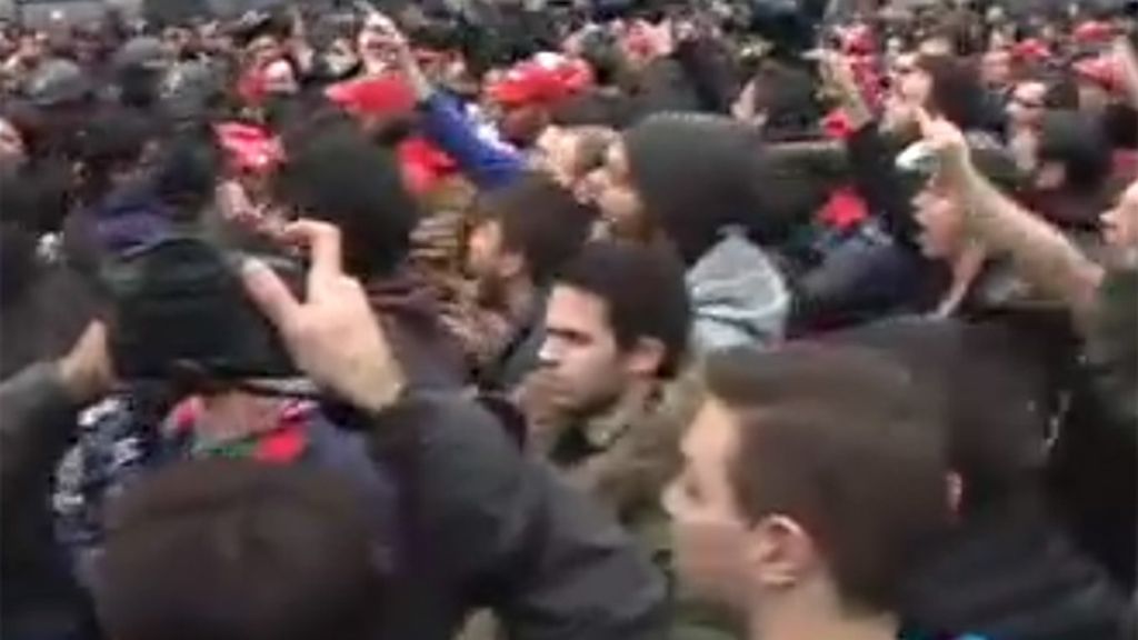 Tensión entre los estudiantes al final de la manifestación de estudiantes en Madrid