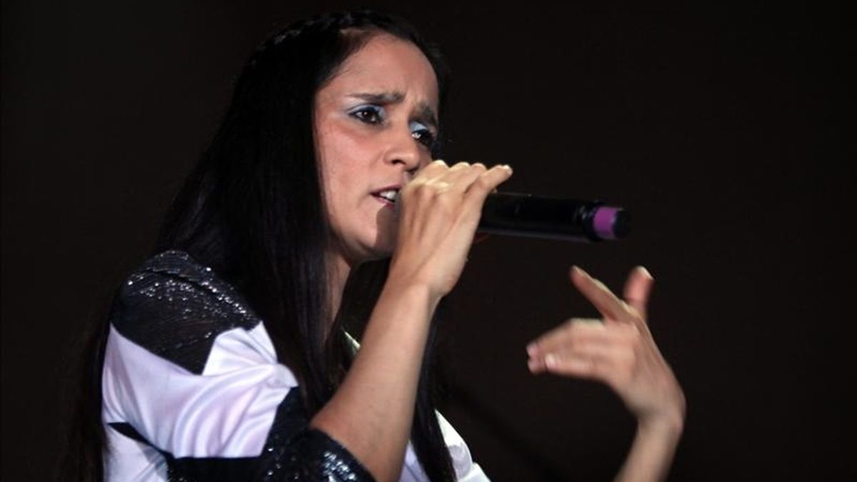 La cantante mexicana Julieta Venegas ofrece un concierto hoy en Montevideo (Uruguay). EFE