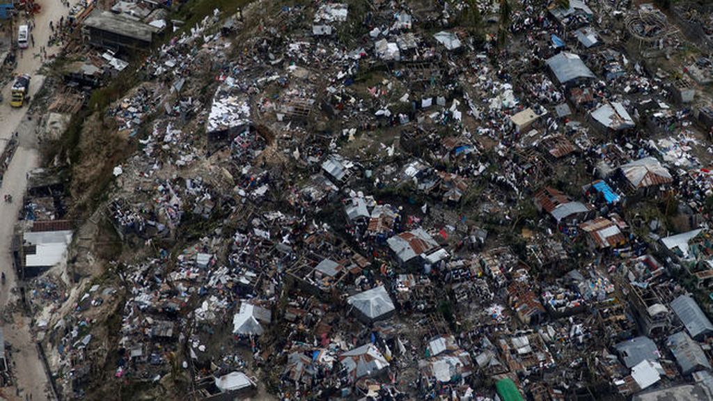 El huracán Matthew amenaza Florida  tras dejar 25 muertos en Haití